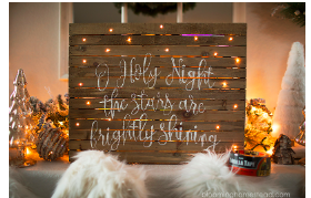 diy--Christmas--Lighted-Sign--bloominghomestead.com.png