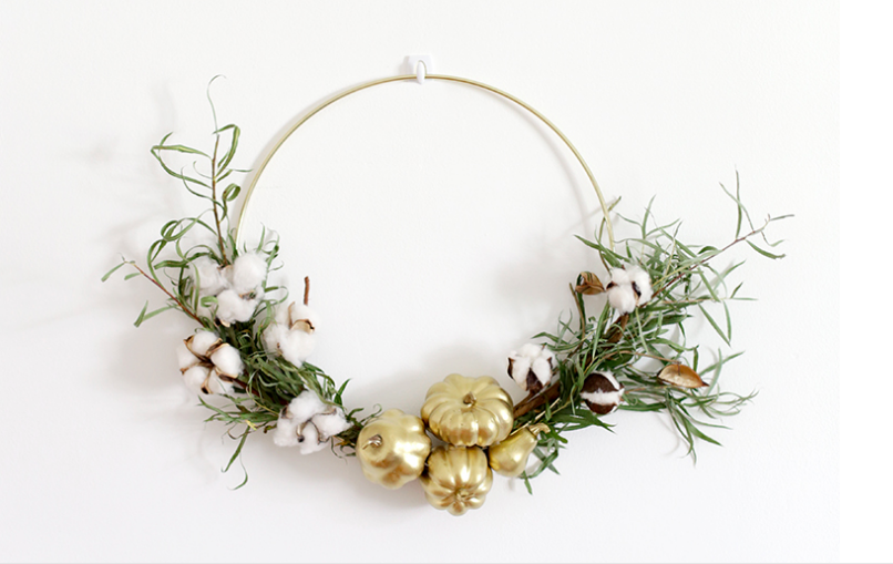 diy--Fall--Pumpkin-Wreath--themerrythought.com.png