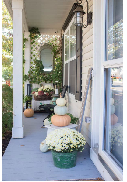 diy--Fall--Small-Porch--thehoneycombhome.com.png