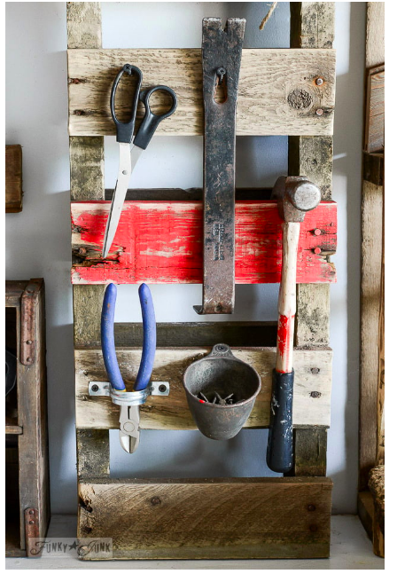 diy--Pallet-Hammer-Organizer--funkyjunkinteriors.net.png