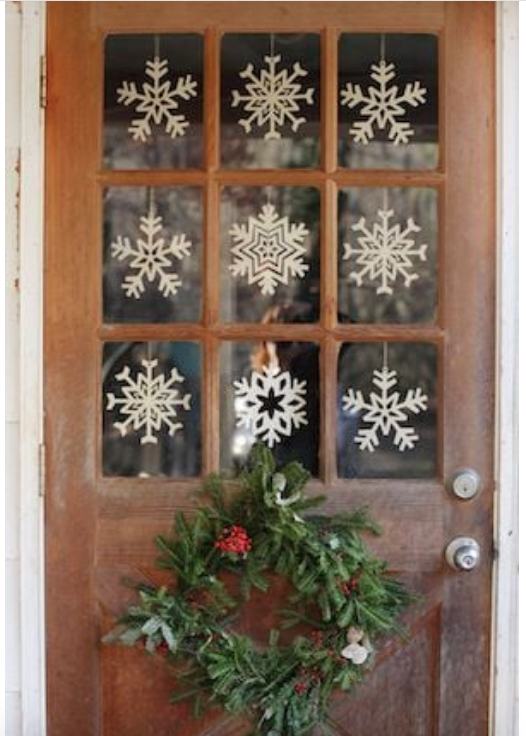 diy--ch--Outdoor-snowflake-windows--source-unknown.png