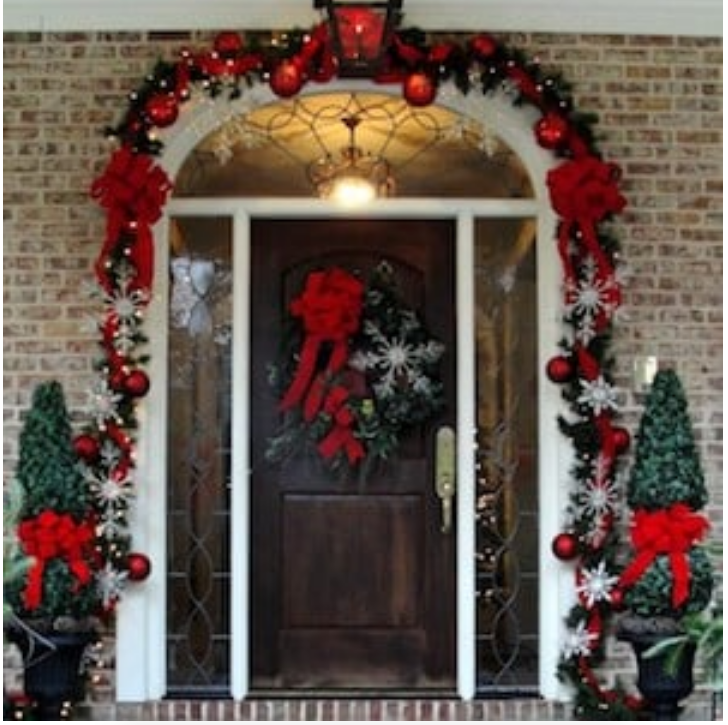 diy--ch--outdoor--entrance-w-bows--sourceunknown.png