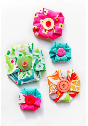 Fabric-Flowers--scatteredthoughtsofacraftymom.com.png