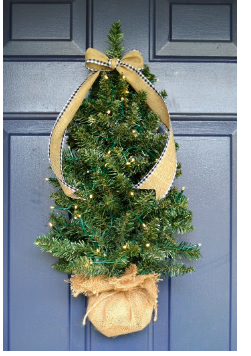 diy--Christmas--Front-Door-Tree--madincrafts.com.png