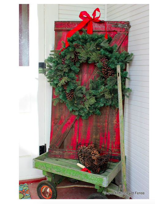 diy--Pallet-Barn-Door--beyondthepicketfence.com.png